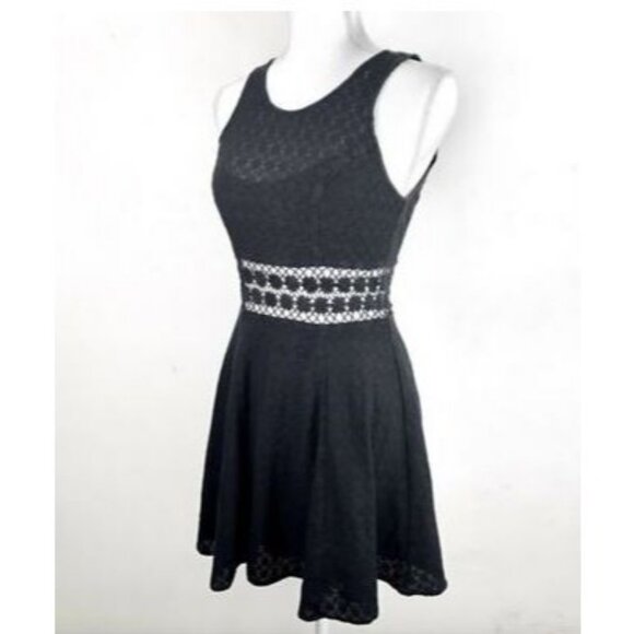 Free People Black  Sleeveless Eyelet Floral Skater Dress Size Small - Picture 2 of 13